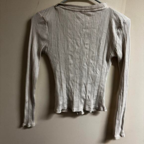 Anthropologie Cream long sleeve top with button detail Size XS - Picture 4 of 4